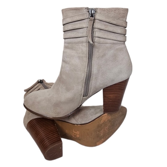 Anthropologie
Joe’s Jeans Booties Cream Suede buckles SZ 10 Boots - Picture 9 of 12